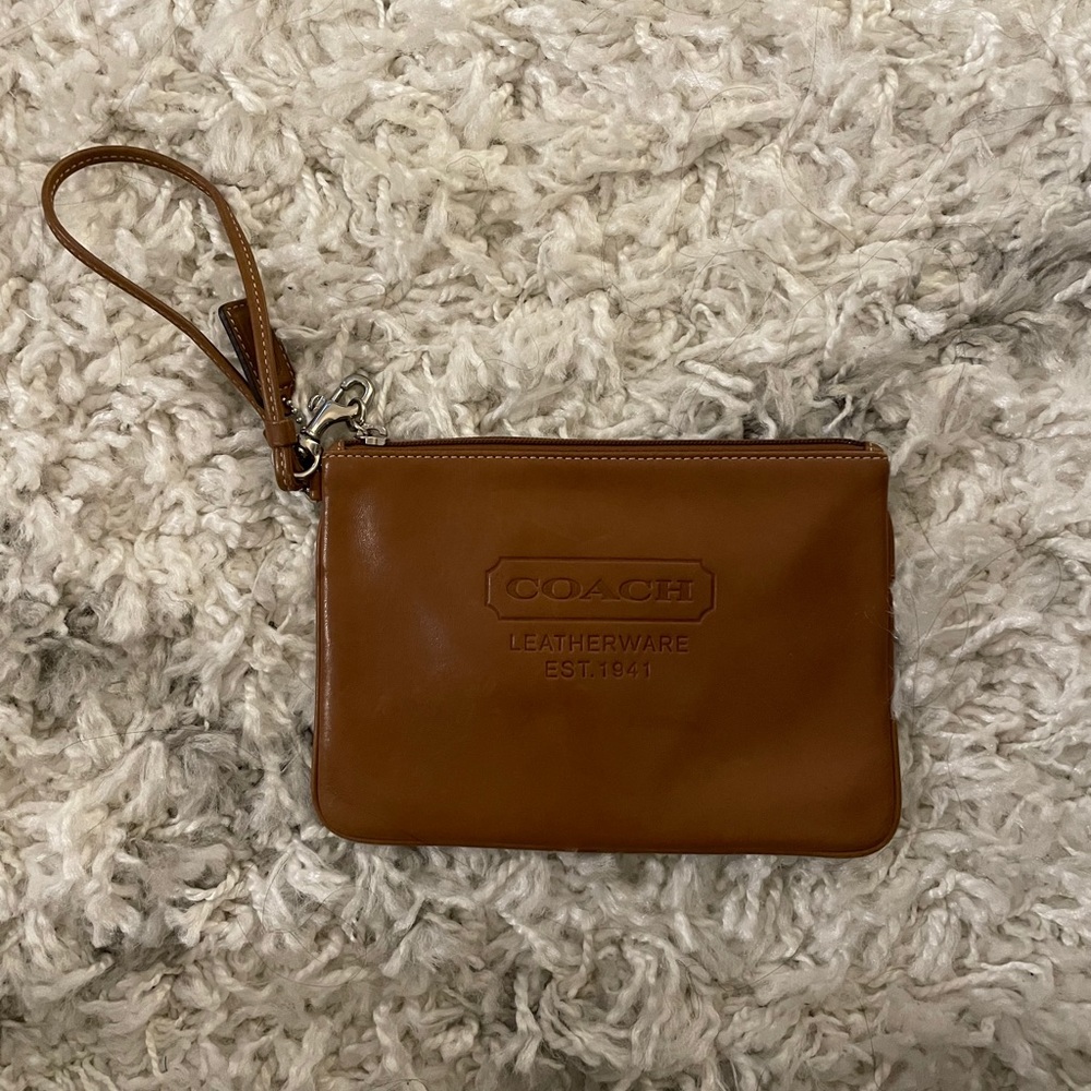 🚫 sold. 🚫 COACH wristlet / pouch